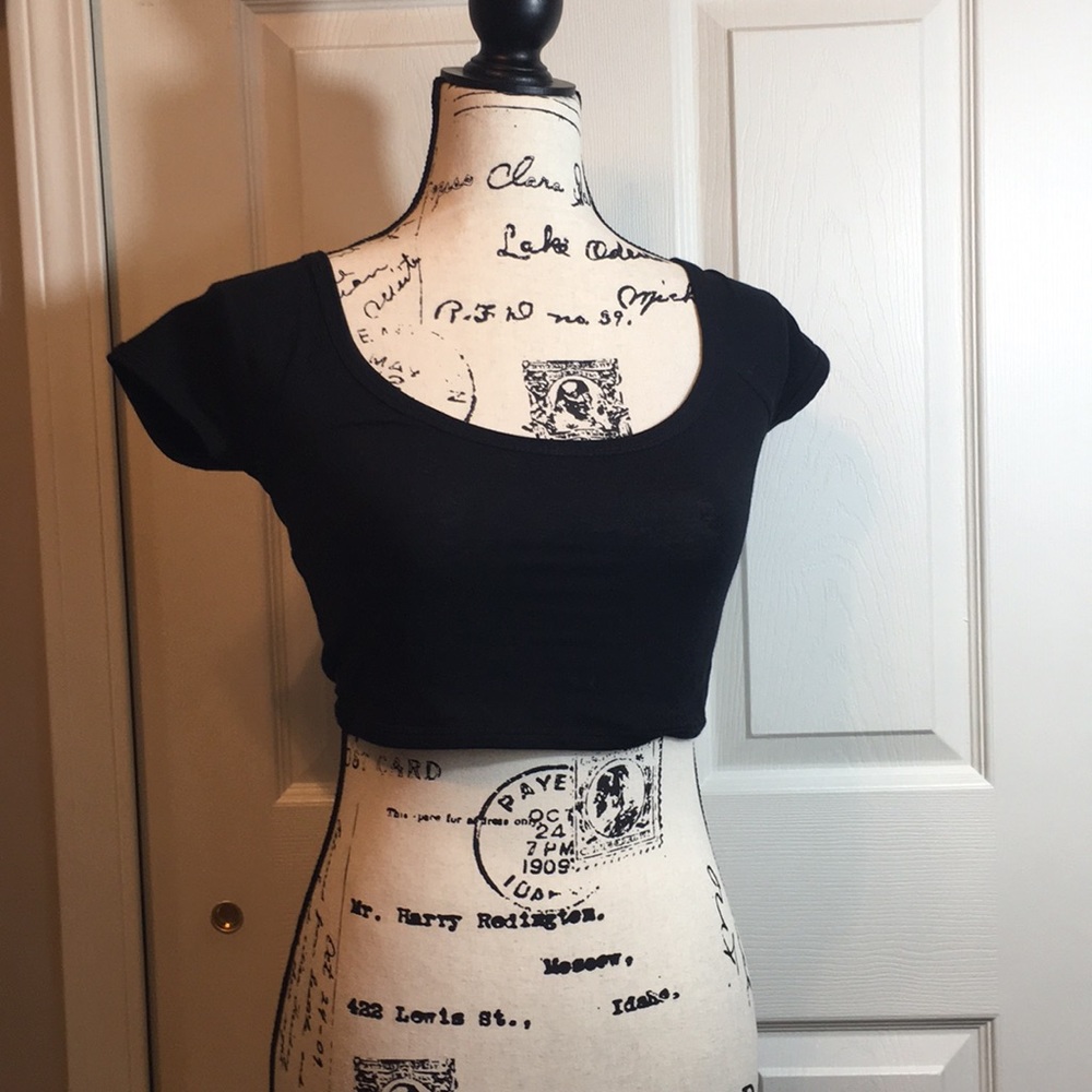 NWT Size small, black, forever 21 crop too